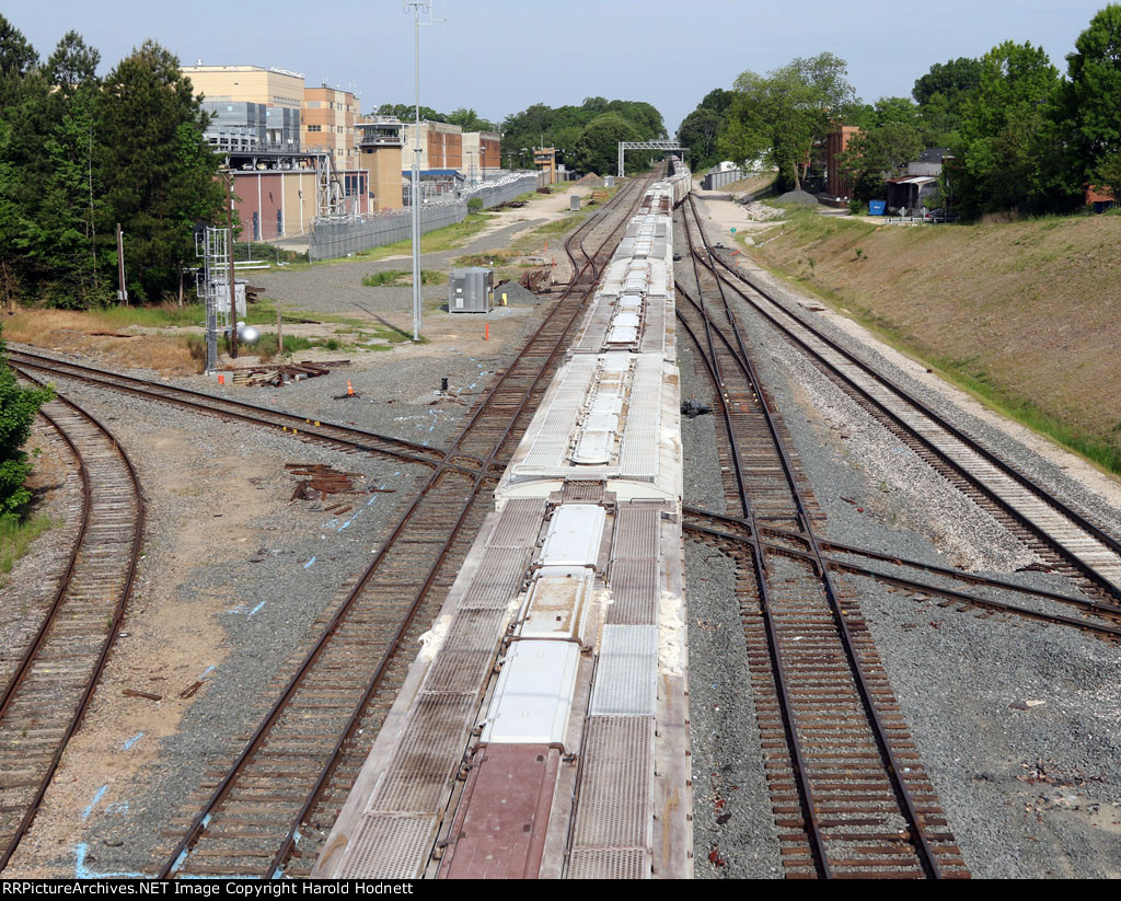 NS train 60U crosses over as it heads westbound